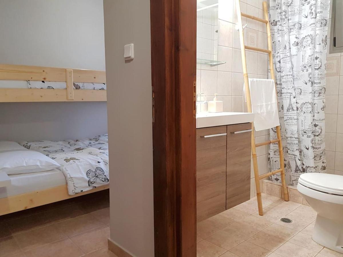 Colimbos Accommodation, 2 Min From The Beach Sfinárion Exterior photo