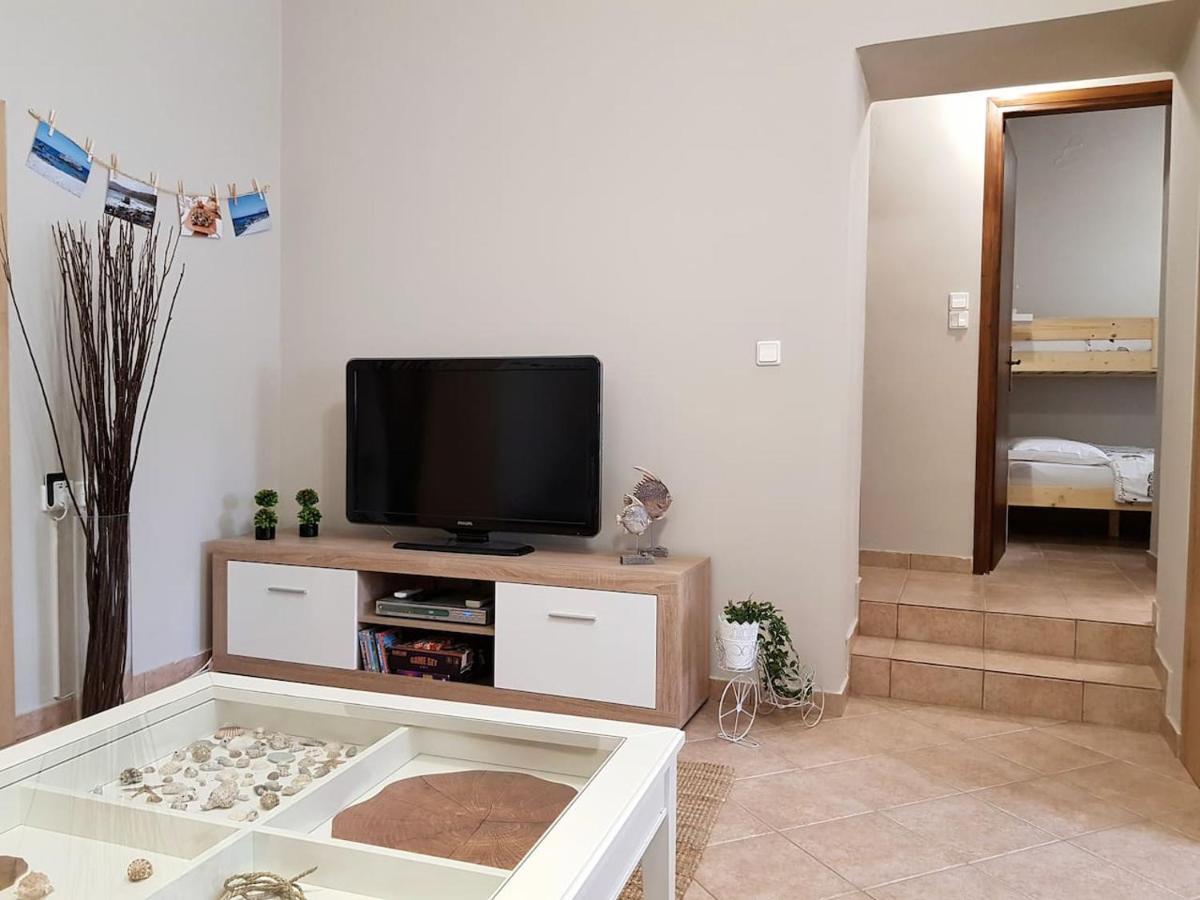 Colimbos Accommodation, 2 Min From The Beach Sfinárion Exterior photo